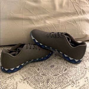 NO BULL shoes size WM 8